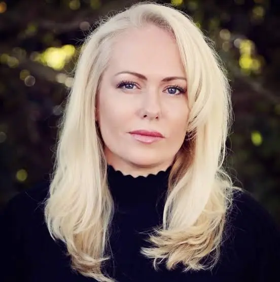 Portrait of author Mariah Fox